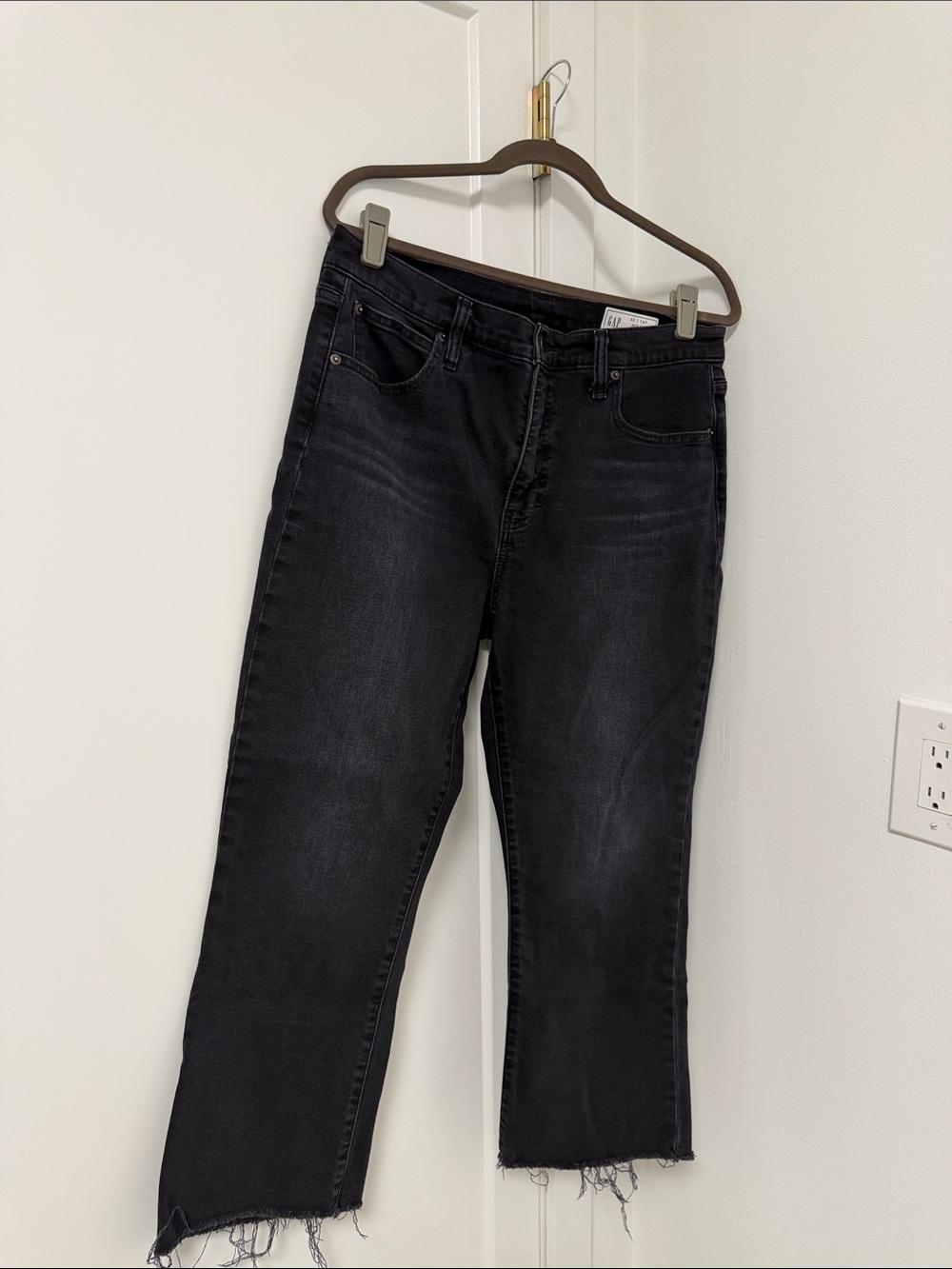 Gap Classic Black Cropped Straight Jeans - Women
